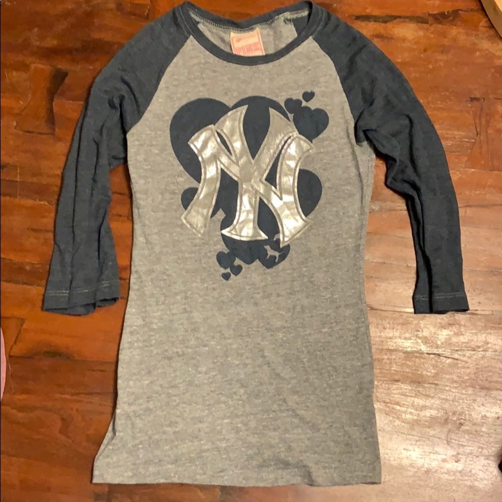 Victoria’s Secret Pink quarter sleeve t-shirt.
